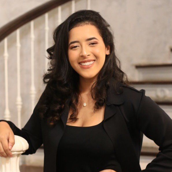 Dra. Camilla Paiva, dentista especialista em canal e endodontia em Recife PE